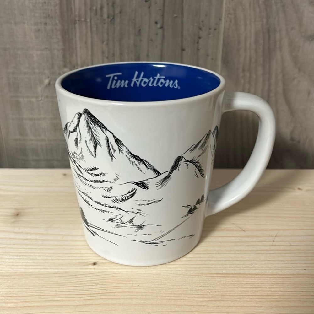 🔥🔥2018 Tim Hortons Ski, Snow, Forest, Mountains Blue and White Coffee mug